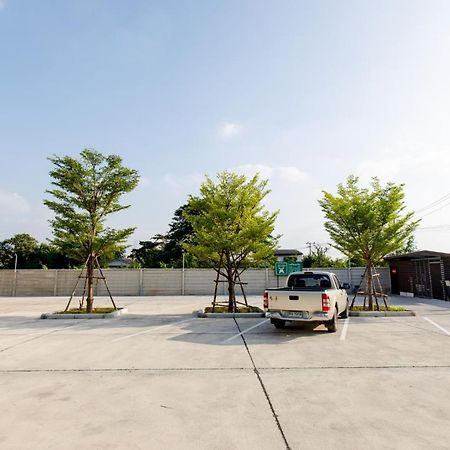 Le Lert Hotel Ratchaburi Экстерьер фото