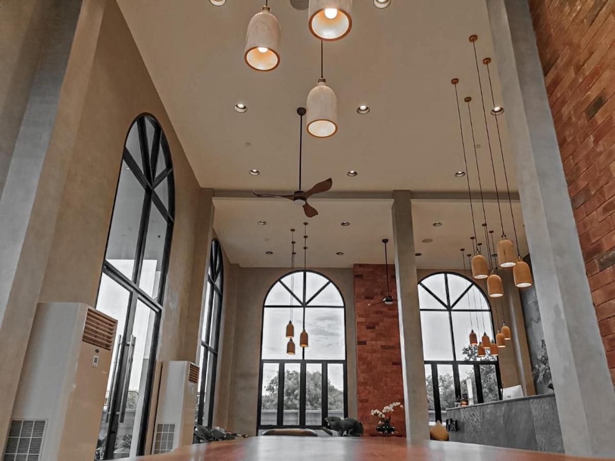 Le Lert Hotel Ratchaburi Экстерьер фото